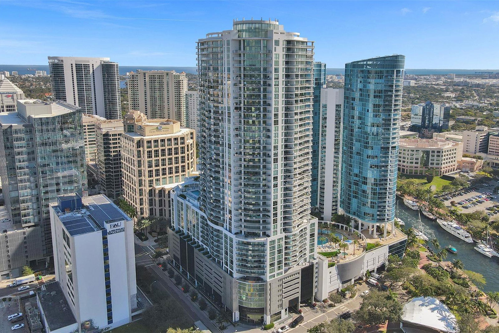 100 Las Olas, 100 E Las Olas Blvd, photo 2 of 4