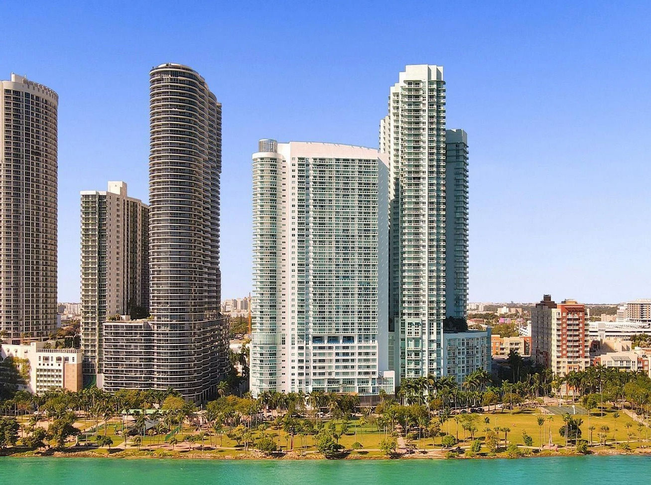 1800 Club, 1800 Bayshore Drive, photo 2 of 2