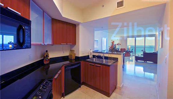 La Perla, 16699 Collins Avenue, photo 2 of 6