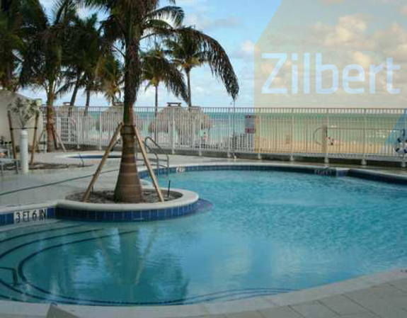 La Perla, 16699 Collins Avenue, photo 4 of 6