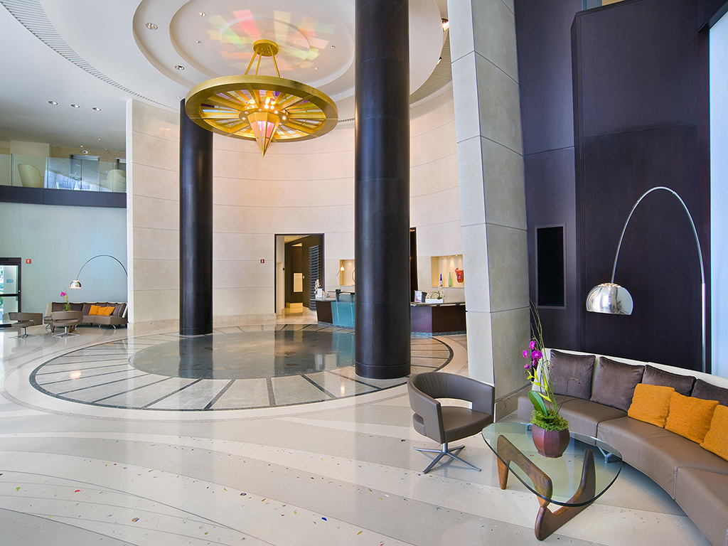 Murano at Portofino, 1000 S Pointe Dr, photo 5 of 8